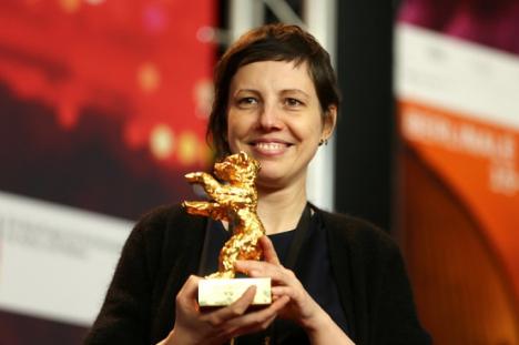 Marele premiu Ursul de Aur, acordat filmului 'Nu mă atinge-mă/ Touch Me Not', regizat de românca Adina Pintilie