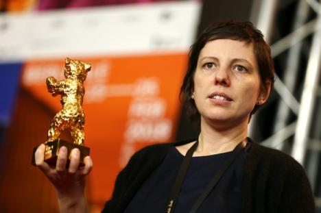 Marele premiu Ursul de Aur, acordat filmului 'Nu mă atinge-mă/ Touch Me Not', regizat de românca Adina Pintilie
