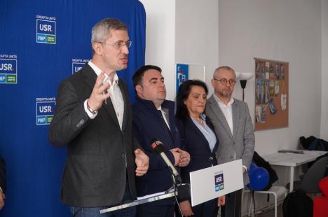 Șefii Alianței Dreapta Unită, la Oradea: „Un vot pentru PNL înseamnă un vot pentru PSD. Ei de frică și-au unit destinele. Bihorenii să nu se lase încă o dată prostiți” (FOTO)