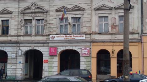 #VăVedem, de la Oradea: Protest tăcut în faţa sediului PSD Bihor al membrilor Oradea Civică (FOTO)