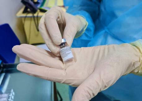 Noi infectări cu SARS-Cov-2 în Bihor, inclusiv la un bebeluş. Centrele din judeţ au primit noi doze de vaccin anti-Covid