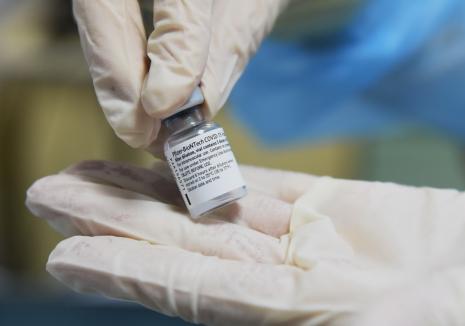 Pfizer a redus temporar la jumătate livrările de vaccin în mai multe țări UE, inclusiv în România. Ungaria aprobă vaccinul Sputnik