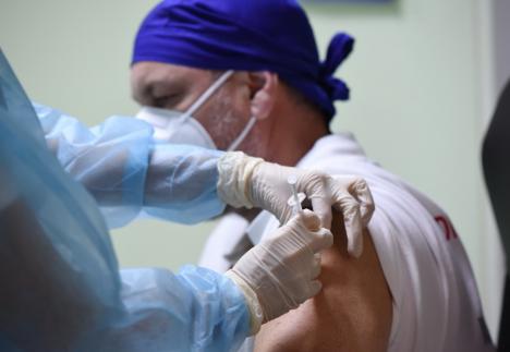 Noi centre de vaccinare în Bihor, pentru cei peste 1.200 de profesori care aşteaptă să fie imunizaţi