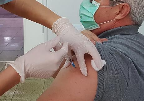 Caz uluitor în România: S-a vaccinat cu 3 doze anti-Covid fiindcă voia să vadă şi să audă mai bine (VIDEO)