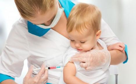 Legea vaccinării: Sancţiuni aspre pentru părinţii care refuză să se informeze înainte de a lua decizia să nu-şi vaccineze copiii