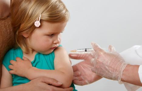 Cele opt vaccinuri care vor fi obligatorii pentru înscrierea copiilor la grădiniţă sau şcoală