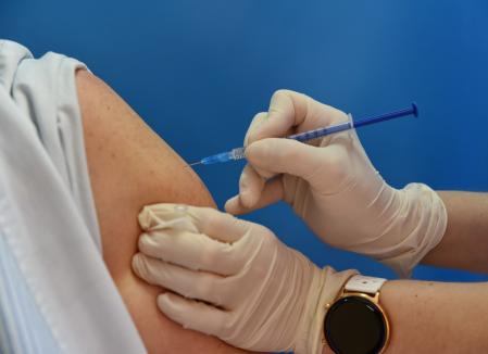 Maratonul Vaccinării pentru Adolescenți, în Bihor, din 31 mai, până pe 4 iunie! Pediatrul Cristian Sava: Vaccinarea copiilor este „absolut sigură și eficientă”