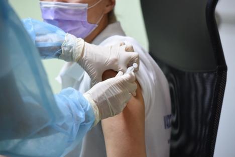 Vaccinarea anti-Covid în Bihor: încă 480 de cadre medico-sanitare au început imunizarea. O singură persoană a avut o reacție uşoară