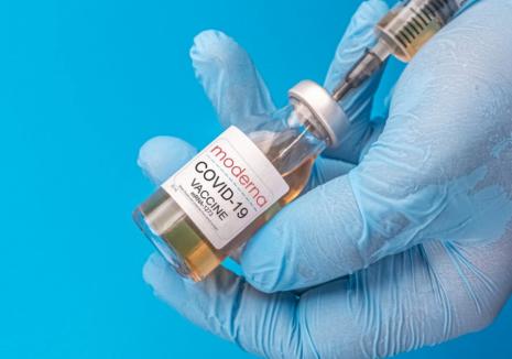 Din 1 februarie, vaccinul anti-Covid de la Moderna va fi folosit în România. Rapelul va fi la 28 de zile, și nu la 21!