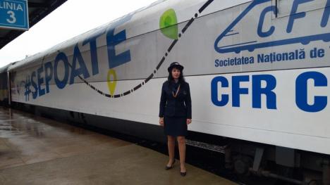 România pe invers: Sindicaliştii din CFR au modernizat pe banii lor un vagon, ca să arate că #SePoate, dar firma de stat a adus trenul la Oradea cu întârziere de o oră! (FOTO)
