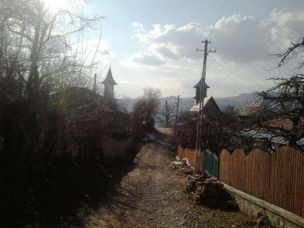 Un sat cu 900 de locuitori din Prahova are 29 de biserici