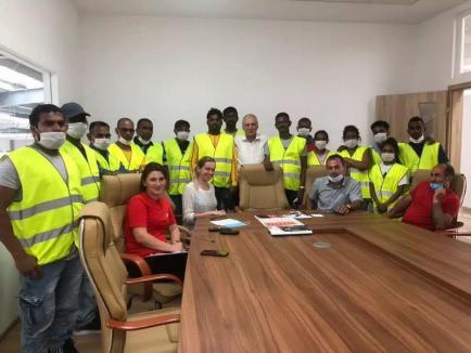 Concediaţi în Focşani, angajaţi în Oradea: Compania Valtryp primeşte muncitori sri-lankezi daţi afară în Vrancea după ce unii au avut Covid (FOTO)