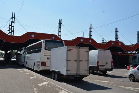 Fără controale sistematice: Pentru a evita aglomeraţia din vămi, poliţiştii de frontieră români şi maghiari nu mai fac verificări amănunţite