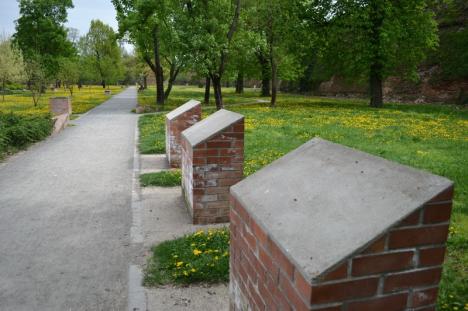 Pradă vandalilor! Parcurile au ajuns la voia huliganilor pentru că Primăria Oradea face economii cu paza (FOTO)