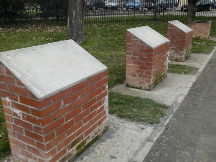 Pradă vandalilor! Parcurile au ajuns la voia huliganilor pentru că Primăria Oradea face economii cu paza (FOTO)