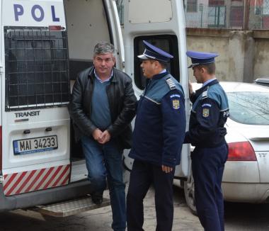 Primarul comunei Budureasa, Radu Olea, a fost trimis în judecată şi lăsat în arest la domiciliu