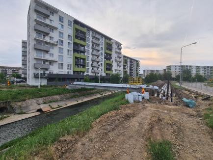 Vedere la... țevi: Primăria Oradea le-a creat un „view cu țevi” locuitorilor din cartierul Prima Nufărul (FOTO)