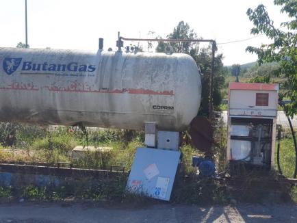 Controale la firmele de carburanți din Bihor: 18 au activitatea suspendată și 10 au fost închise din cauza neregulilor, găsite însă și la instituții publice, inclusiv spitale (FOTO)