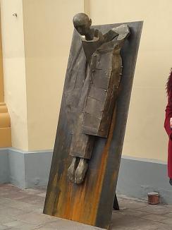 „Îngerul” lui Mircea Roman, unul dintre cei mai buni sculptori români, expus la Oradea (VIDEO)