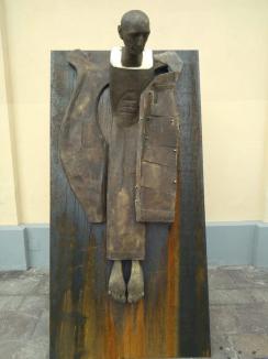 „Îngerul” lui Mircea Roman, unul dintre cei mai buni sculptori români, expus la Oradea (VIDEO)