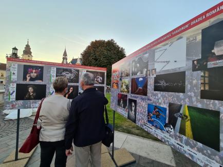 O nouă expoziție în Piața Unirii din Oradea, cu fotografiile selectate în Salonul Varadinum (FOTO / VIDEO)