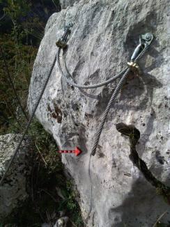 Pericol de cădere! Salvamont Bihor avertizează turiştii să nu se aventureze pe Via Ferrata, hoţii au furat 15 metri de cablu (FOTO)