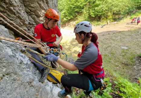 Un nou traseu de via ferrata în Bihor va fi deschis, sâmbătă, în Căbeşti. Ture ghidate gratuite (FOTO)