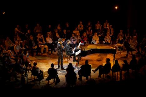 „Vibrations”: Recital cu publicul pe scenă, marți, la Filarmonica Oradea