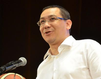 Se "scapă" de plagiat: Victor Ponta renunţă la controversatul titlu de doctor în Drept
