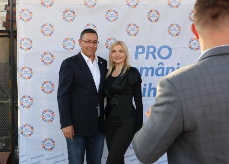 Victor Ponta la Oradea: În Bihor, Pro România nu va face nicio înţelegere cu PSD, care 'nici nu ştiu acum dacă mai intră în Consiliul Judeţean' (FOTO)