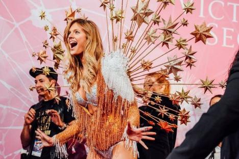 Cele mai sexy manechine, într-o nouă ediţie a Victoria's Secret Fashion Show (FOTO)