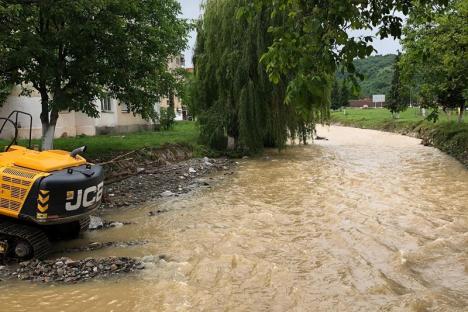 Ape în retragere, dar în continuare periculoase. Cod portocaliu prelungit pe râurile din Bihor
