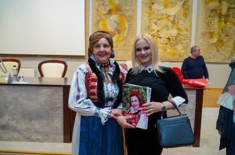 Cântecul dorului nesfârșit: Interpreta de muzică populară Viorica Flintașu și-a lansat autobiografia la Muzeul Țării Crișurilor din Oradea (FOTO/VIDEO)