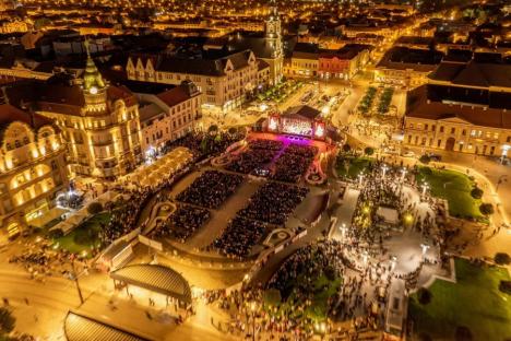 „Visul imposibil”: Câteva mii de orădeni l-au ascultat live pe José Carreras, în Piaţa Unirii (FOTO / VIDEO)