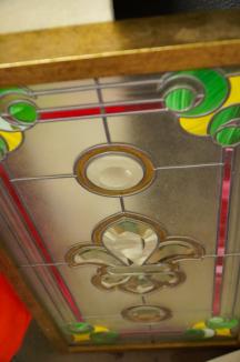 Meșter de lumină: Un orădean s-a specializat în arta vitraliilor, a icoanelor pe sticlă, restaurării și miniaturii. Vezi ce e în stare să facă! (FOTO)