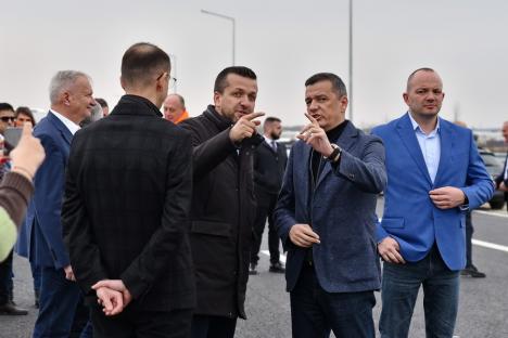 FOTO/VIDEO Ciolacu, Ciucă și Grindeanu, la Oradea. Când se va deschide circulația pe șoseaua dintre centura Oradea și autostradă