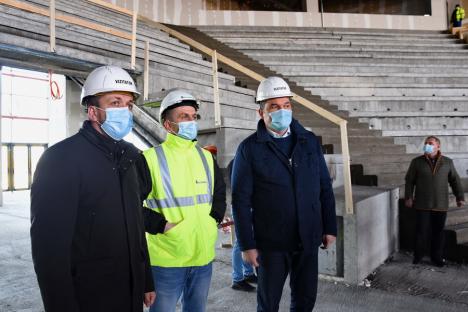 Noua sală polivalentă din Oradea ar putea fi predată la sfârşitul verii, au anunţat Cseke Attila şi Florin Birta. Vezi cum arată construcţia! (FOTO / VIDEO)