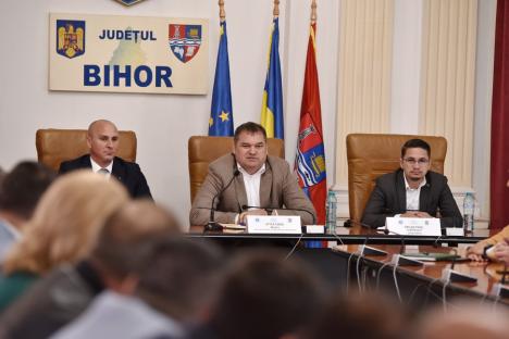 Din toamnă, Oradea va avea încă un bazin didactic de înot în Ioșia și o creșă în Nufărul. Ministrul Cseke a inspectat șantierele cu primarul Birta