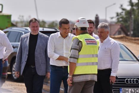 Ministrul Grindeanu, „inspecție” din elicopter pe șantierul drumului dintre Oradea și Autostradă. Cine l-a așteptat la sol și de ce? (FOTO/VIDEO)
