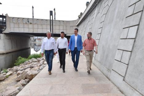 Ministrul Mediului, Tánczos Barna, vizită pe malurile Crişului în Oradea: „Este important să nu transformăm totul în beton” (FOTO / VIDEO)