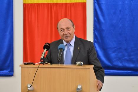 Traian Băsescu, lecţie despre Europa şi campanie electorală subtilă, în faţa studenţilor orădeni (FOTO/VIDEO)