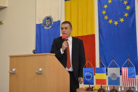 Studenţii orădeni au vorbit cu ambasadorul SUA în România despre Rusia şi despre Oradea (FOTO)