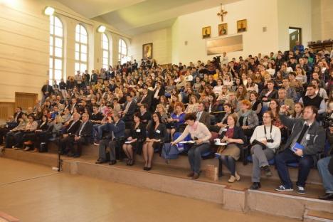 Studenţii orădeni au vorbit cu ambasadorul SUA în România despre Rusia şi despre Oradea (FOTO)