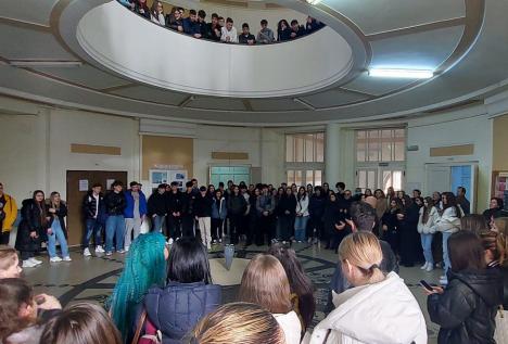 „Asalt” al elevilor dintr-un județ vecin, la Universitatea din Oradea (FOTO)