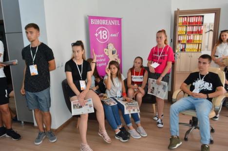 Şcoala de vară a Universităţii se ţine şi la BIHOREANUL: Viitorii studenţi au aflat cum lucrează jurnaliştii orădeni (FOTO)