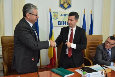 Vizită ministerială în Bihor: S-au parafat investiţii de peste 70 milioane euro în drumurile judeţene, Drumul Apuseni şi Muzeul Ţării Crişurilor (FOTO)