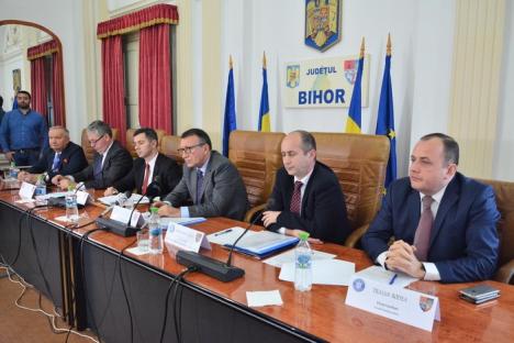 Vizită ministerială în Bihor: S-au parafat investiţii de peste 70 milioane euro în drumurile judeţene, Drumul Apuseni şi Muzeul Ţării Crişurilor (FOTO)