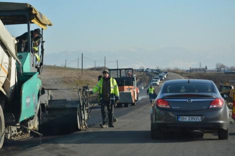 Ministrul Transporturilor a inspectat lucrările de pe DN 76. De săptămâna viitoare se va circula fără semafoare (FOTO)