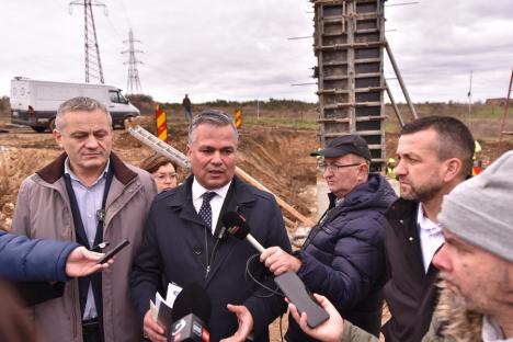 Laude de la ministrul Dezvoltării pe șantierul inelului metropolitan de lângă Oradea: „Multe administrații nu reușesc să întrețină drumurile existente” (FOTO)