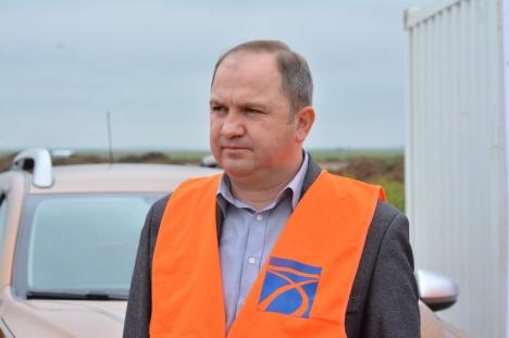 Ministrul Transporturilor, campanie deşănţată pe mini-şantierul autostrăzii între Biharia – Borş: „Un proiect al PSD”, „astăzi lansăm în forţă această investiţie” (FOTO / VIDEO)